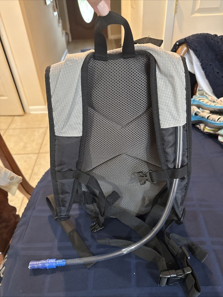 Eddie Bauer 2 Liter Hydration Pack/Backpack Blue NEW WITH TAGS w/ bladder