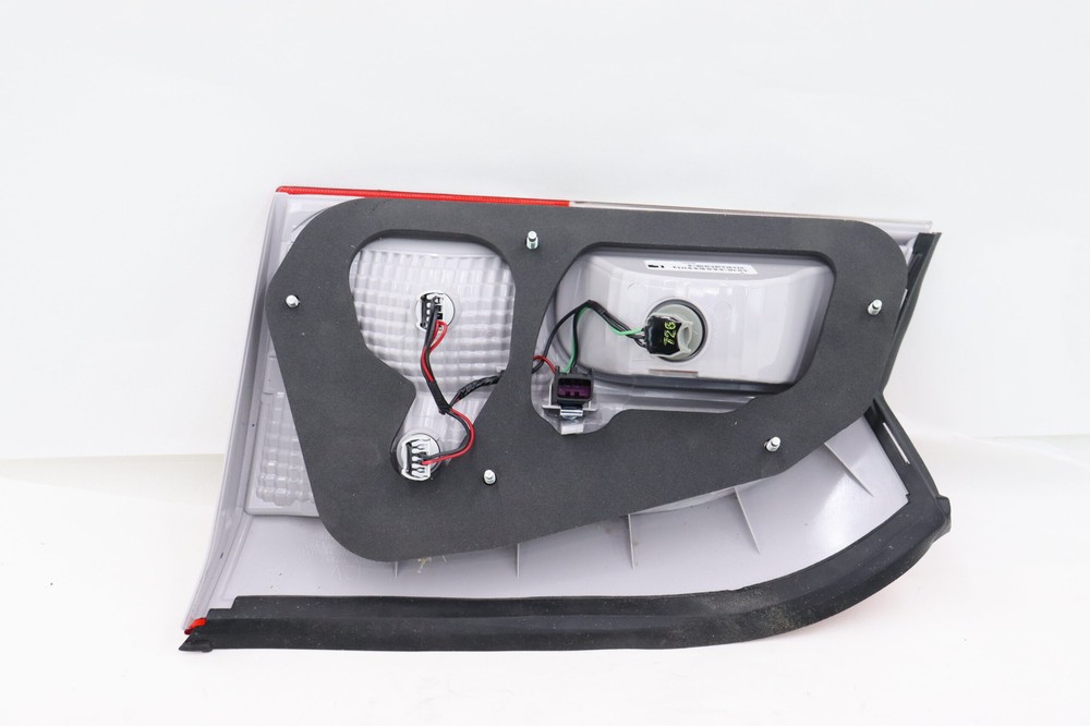 GM Driver Side Tail Lamp Applique 20845443