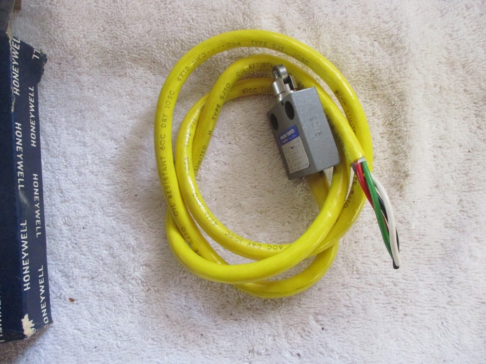 NIB Honeywell Limit Switch 914CE2-3
