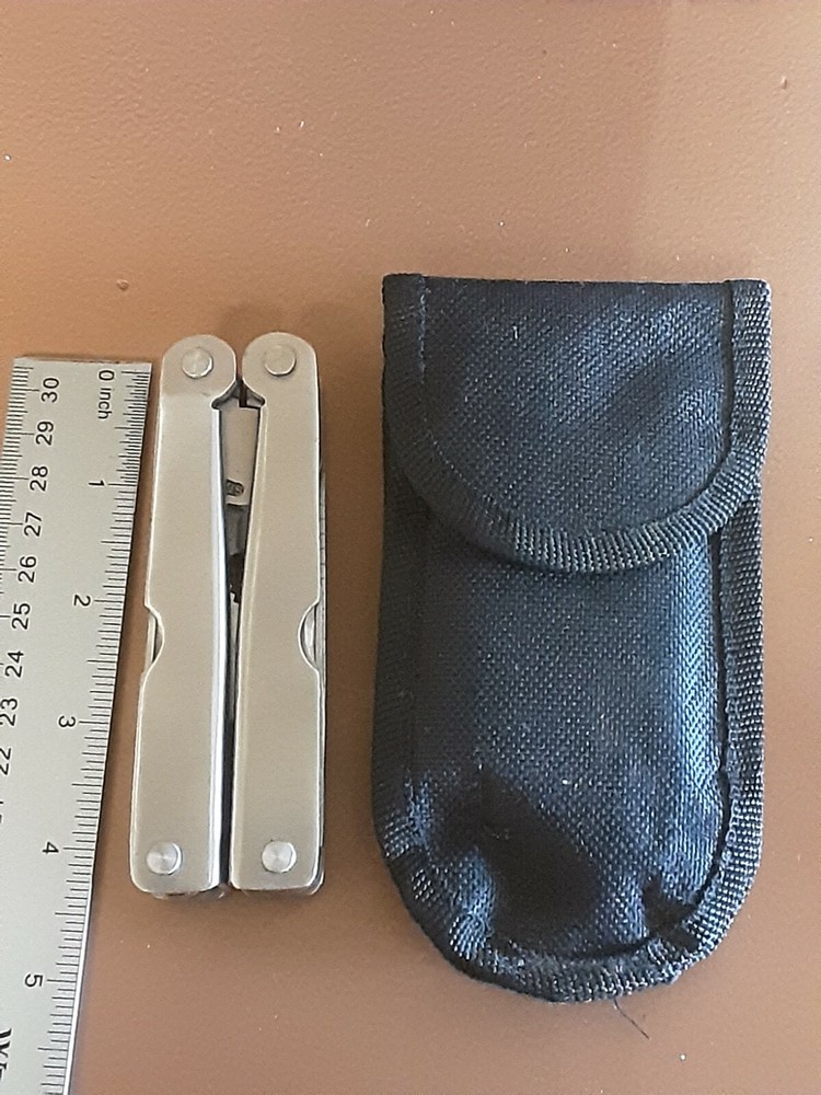 2CR - Folding Pliers / Knife / Screwdriver Bits - Multi Tool - Stainless