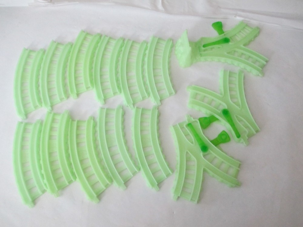 15 pieces Thomas light green glow in the dark track Mattel 2013 Trackmaster
