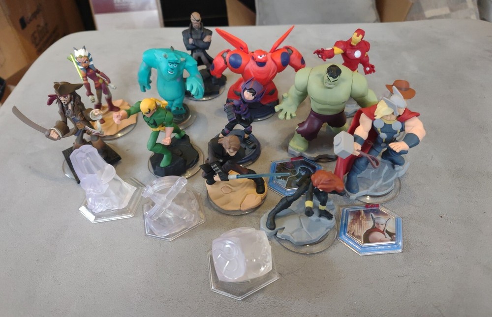Disney infinity Lot Of 16