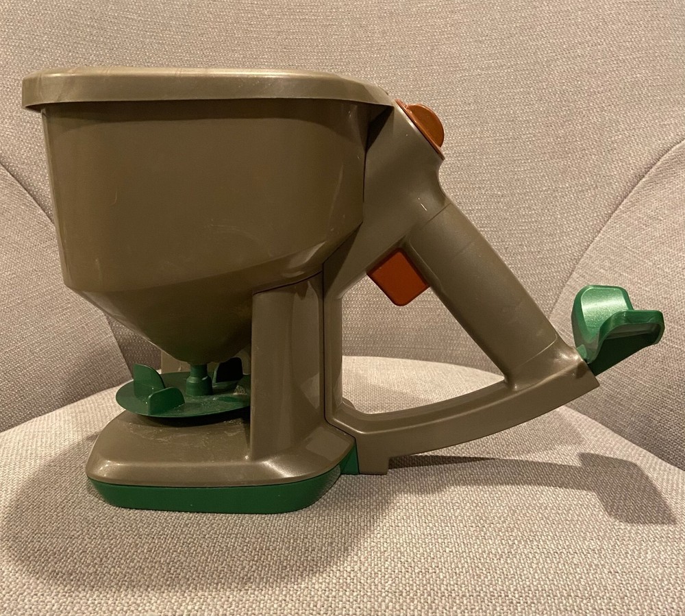 Scotts 71060 Whirl Hand-Powered Engineered Fertilizer Spreader