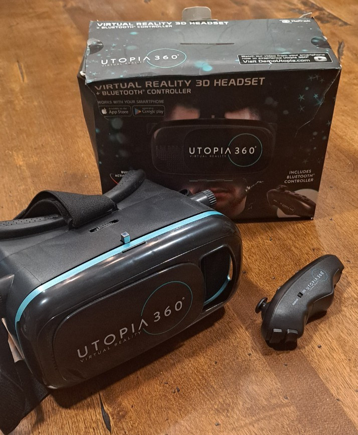 Utopia 360 Virtual Reality 3D Headset + Bluetooth Controller and box - used