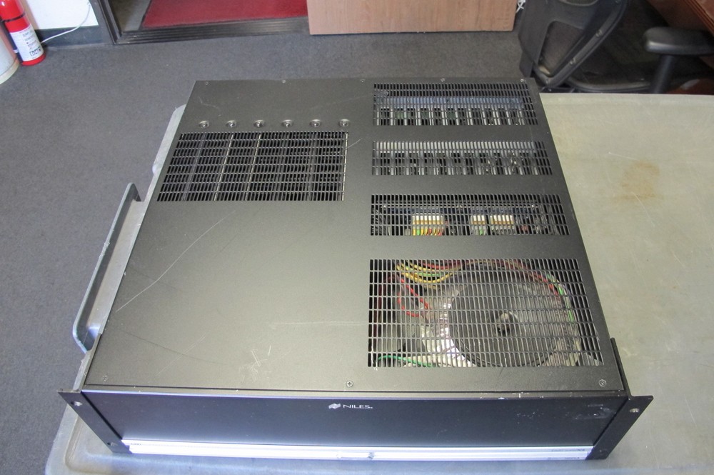 NILES GRX2 Modular Multizone Receiver (With 2 Ipod Modules)