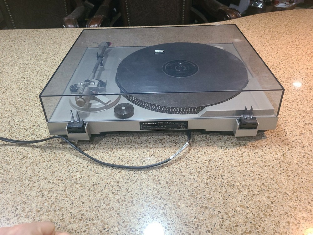 Vintage Technics SL-B20 Belt Drive Semi Automatic Turntable - Working