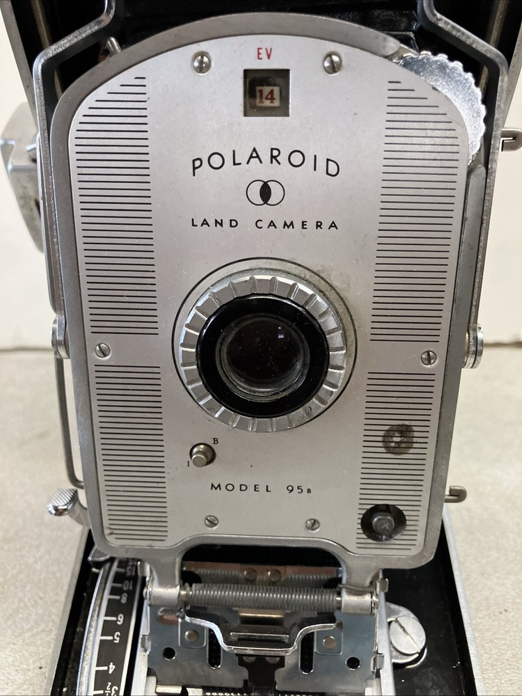 POLAROID LAND CAMERA MODEL 95B From Collection