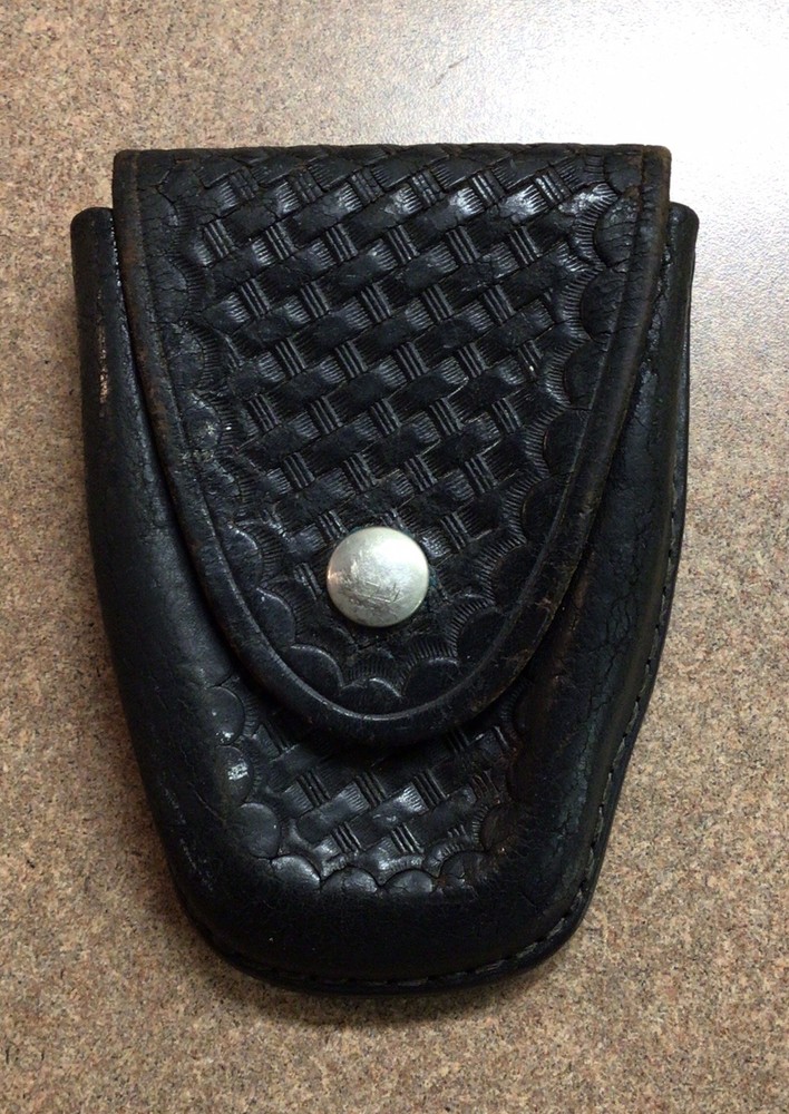 Vintage TEX SHOEMAKER LEATHER HANDCUFF CASE 204