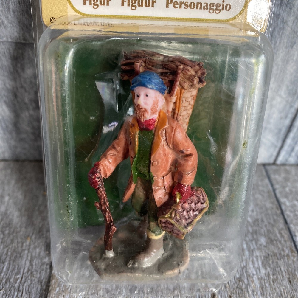 2006 Lemax Polyresin Figurine Gathering Kindling