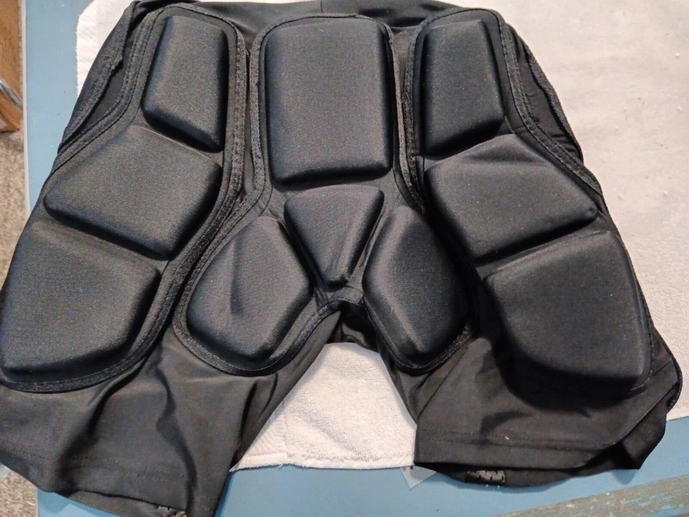 Skiing Winter Padded Shorts Size Medium Aeike New