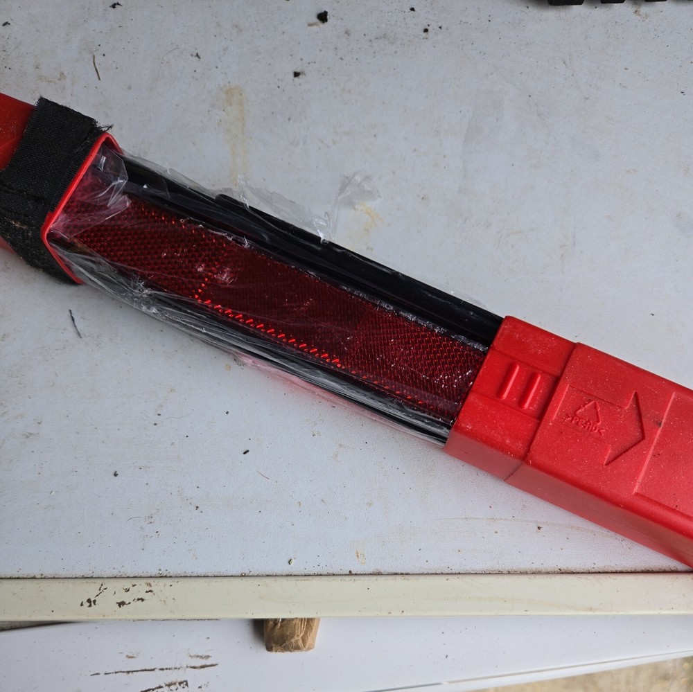 car warning triangle