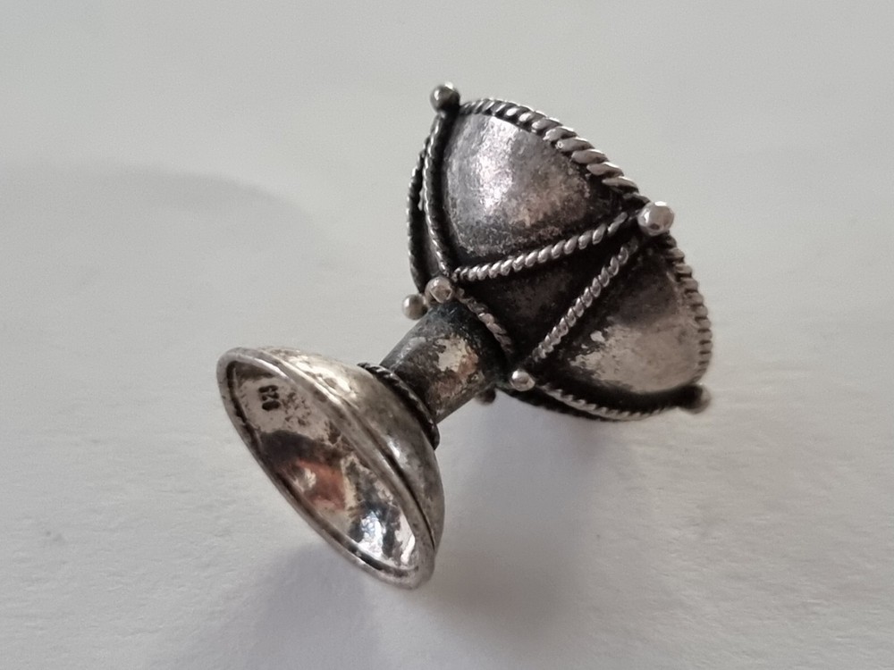 VINTAGE STERLING SILVER 925 MINIATURE WINER'S CUP.