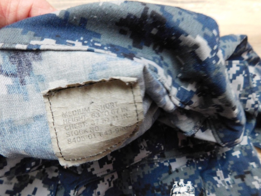 US NAVY WORKING BLOUSE COAT SIZE MEDIUM - SHORT