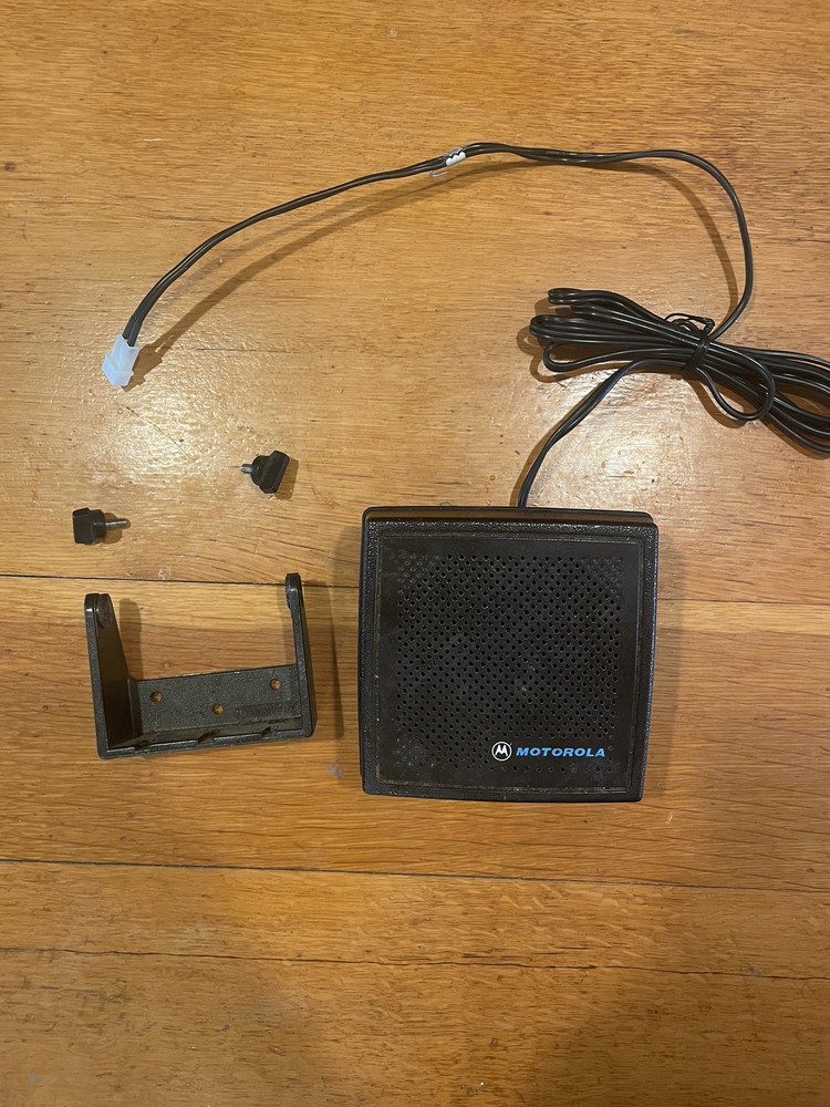 Motorola External Speaker Model # HSN4018B, w Mount, Tested.