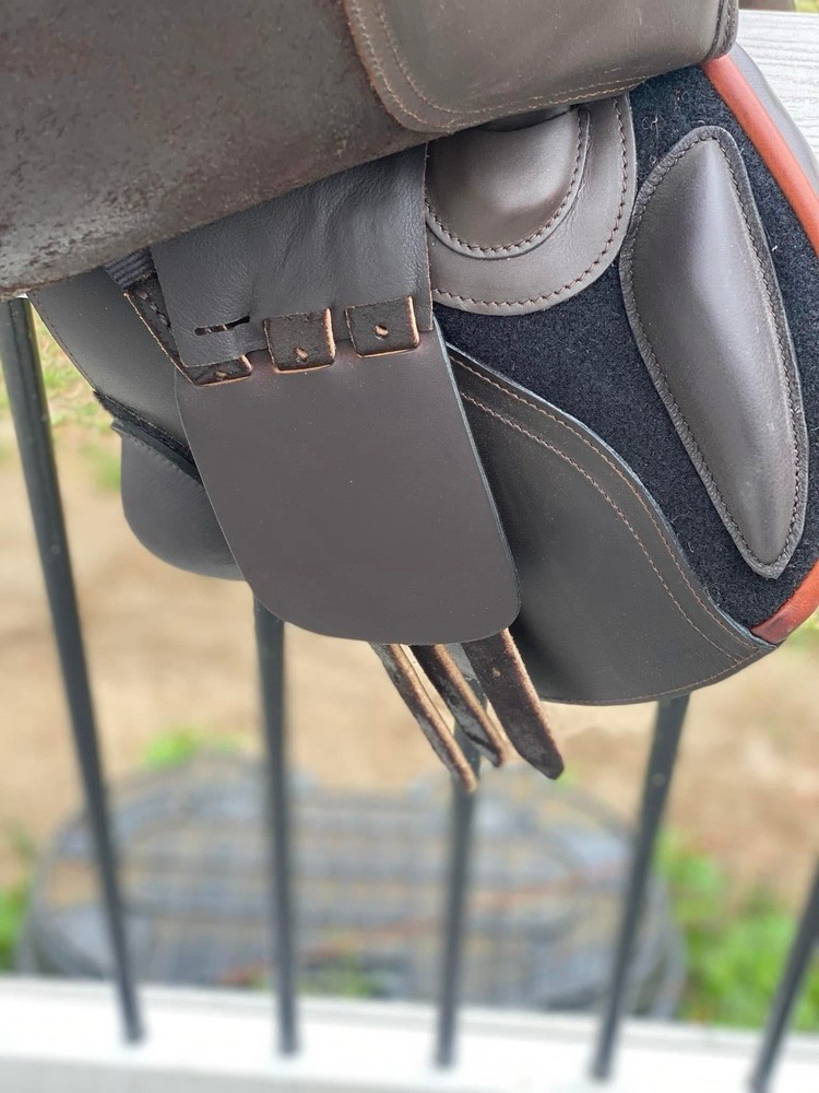 17” Medium + Frank Baines Reflex Jump Saddle