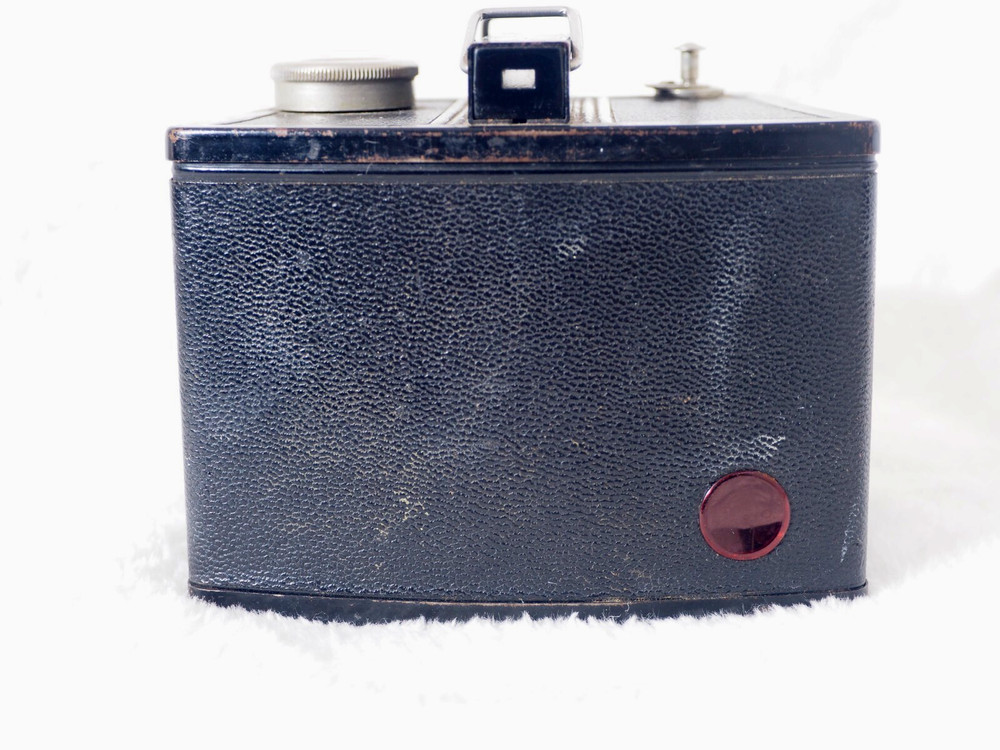 VINTAGE KODAK BROWNIE FLASH SIX 20 CAMERA