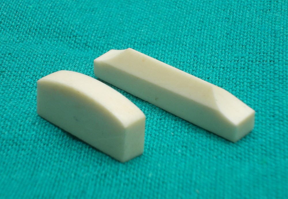 Violin Saddle Nut RealBone 4/4 , 1 set (1 Saddle and 1 Bone)