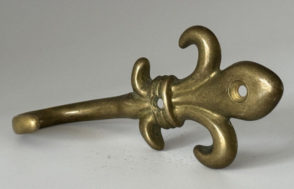 VINTAGE BRASS WALL HOOK FLEUR DE LIS