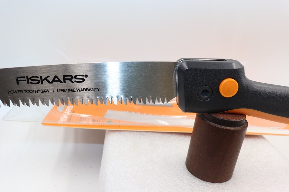 Fiskars 10” Blade Folding/Locking Power Tooth Pruning Saw