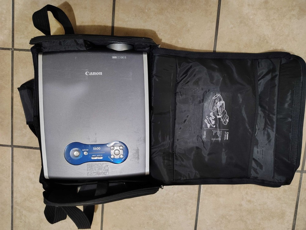 CANON X600 Projector 4000 Lumen