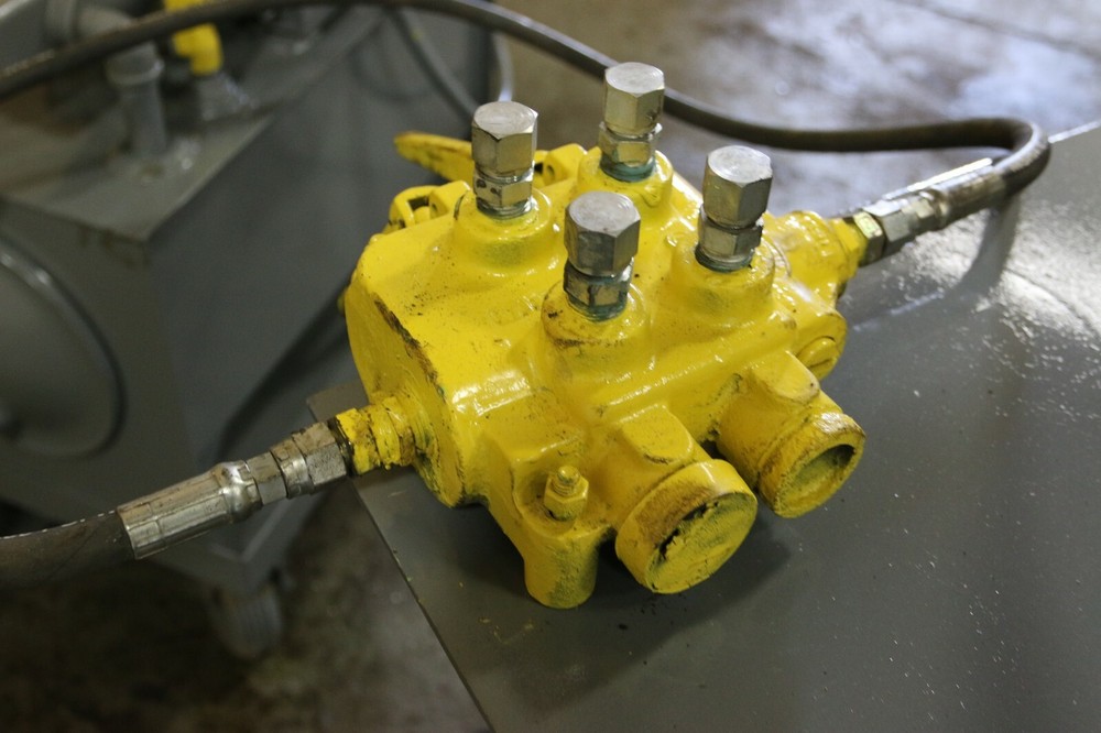 100 TON WHITNEY HYDRAULIC WEB FPUNCH: YODER #69610