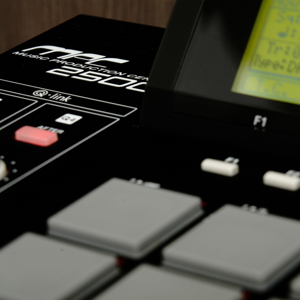 Akai MPC 2500 | Legendary Classic Sampling Workstation