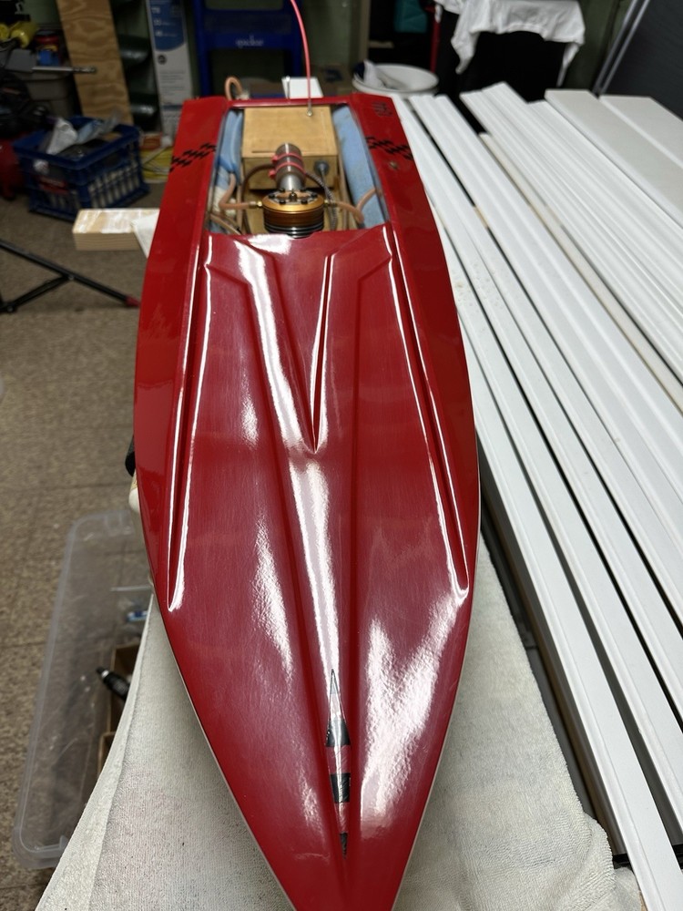 RC Seaducer 90 Race V with CMB 90 engine.