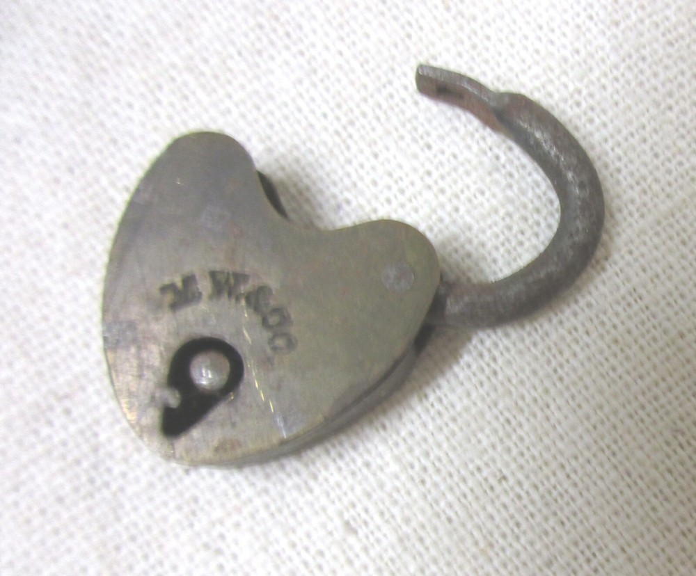 MALLORY WHEELER SMALL HEART SHAPED PADLOCK