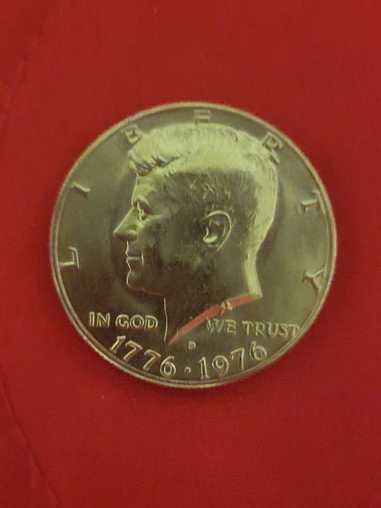 1976 D Kennedy Half Dollar Coin - circulated