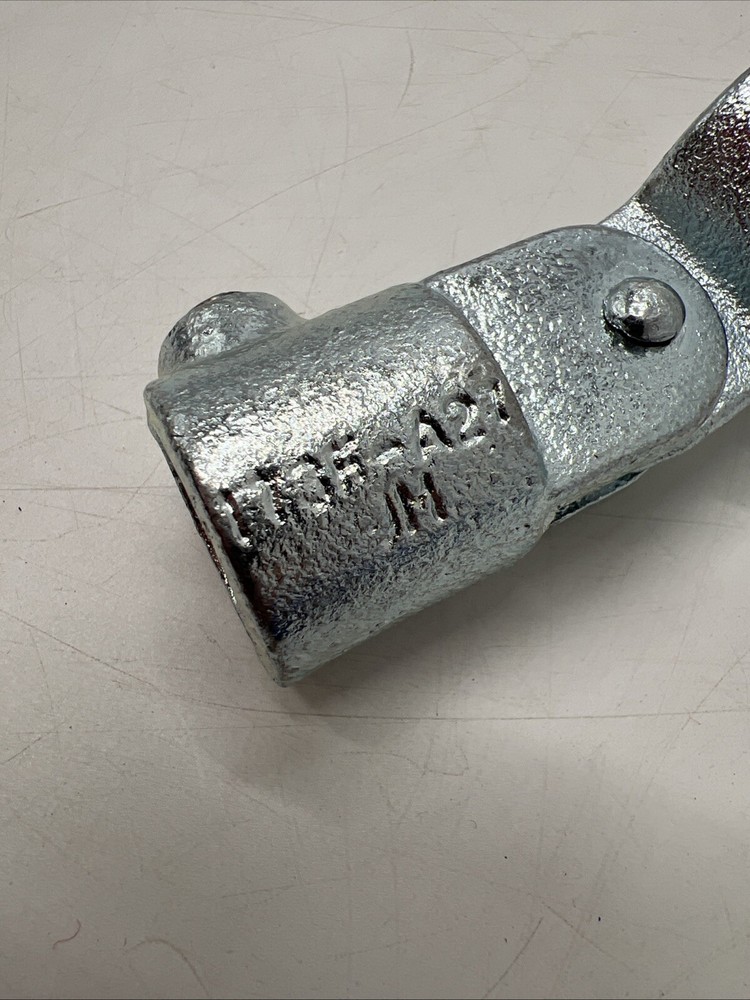 PRO-SAFE Galvanized Swivel Socket Fittin for Structural Pipe Rail: 3/4" Pipe