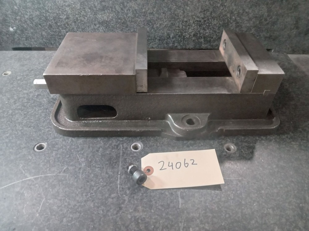 Kurt D60 Milling Vise 6" NO HANDLE