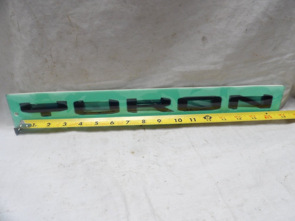 Emblem Black - Yukon