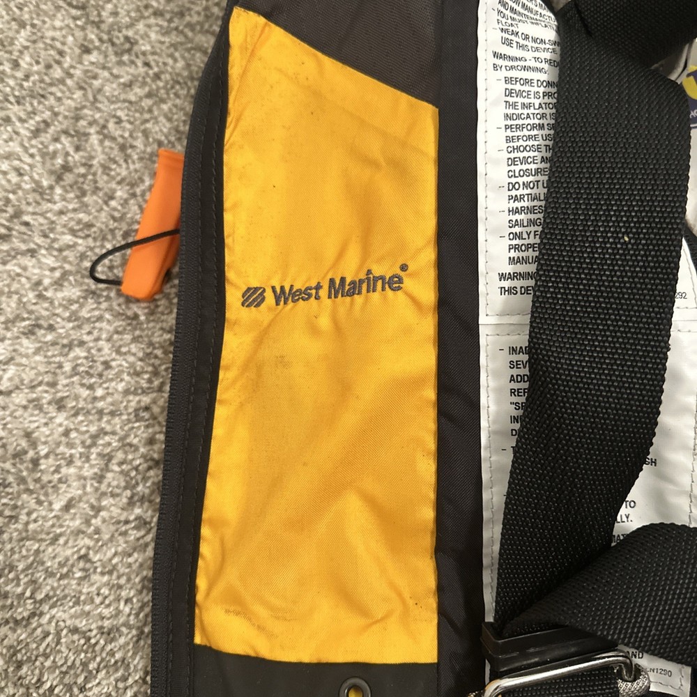 MD3184 MUSTANG SAILING PFD HIT INFLATABLE W/ SAILING HARNESS & AUTO HYDROSTATIC