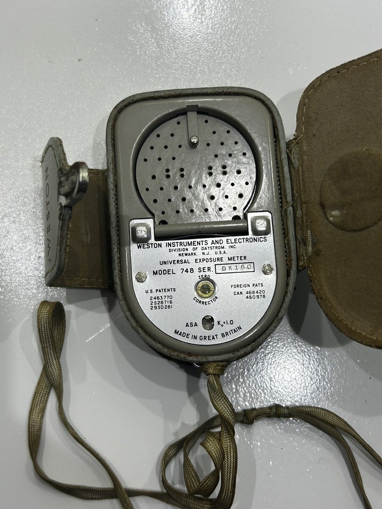 Vintage Weston Master V Universal Exposure Meter Model 748 w/ Original Case
