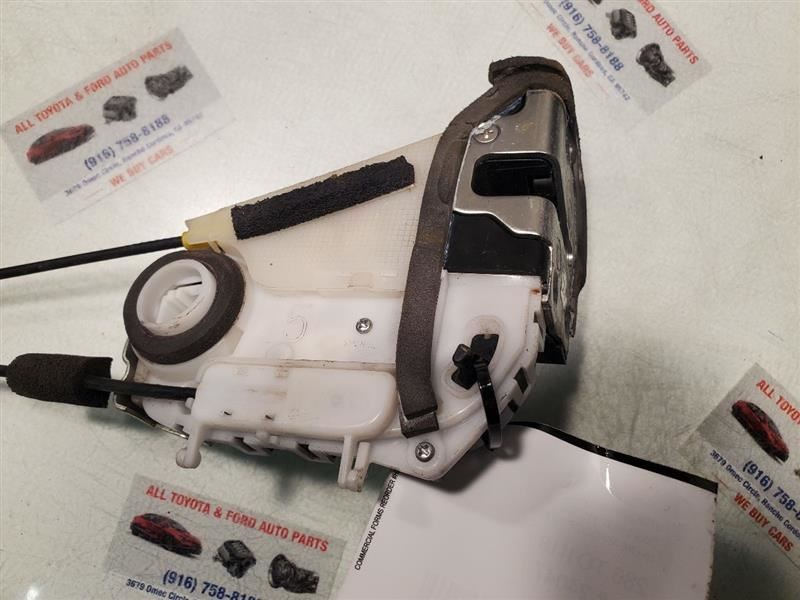 PRIUS 2018 RH,REAR DOOR LATCH 44597