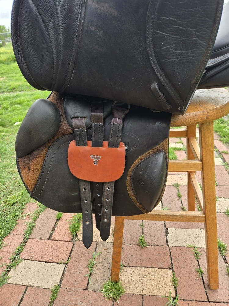 Kent & Masters S-Series Jump Saddle 17.5"