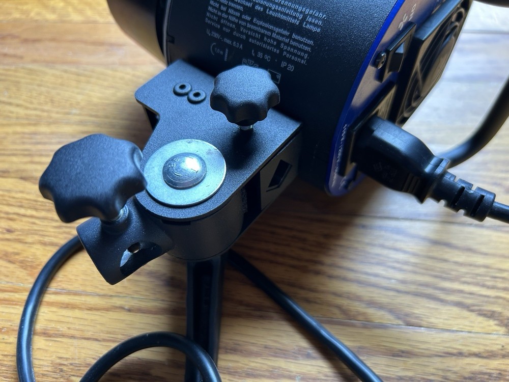 Hensel C-Light 1000 - Continuous Light No Reflector Included.