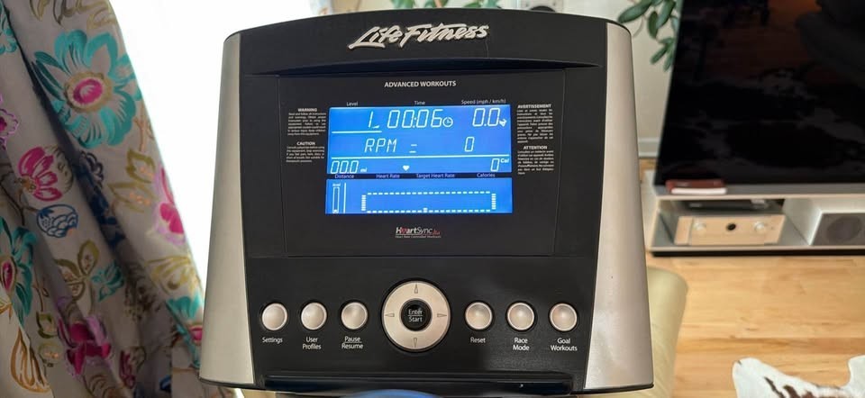 Life X8 Cross Trainer W Track Console Adjustable Stride Elliptical