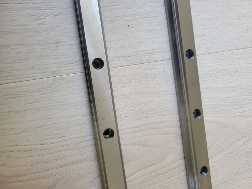 hgr20 linear rail 2500mm and 4 sliding blocks