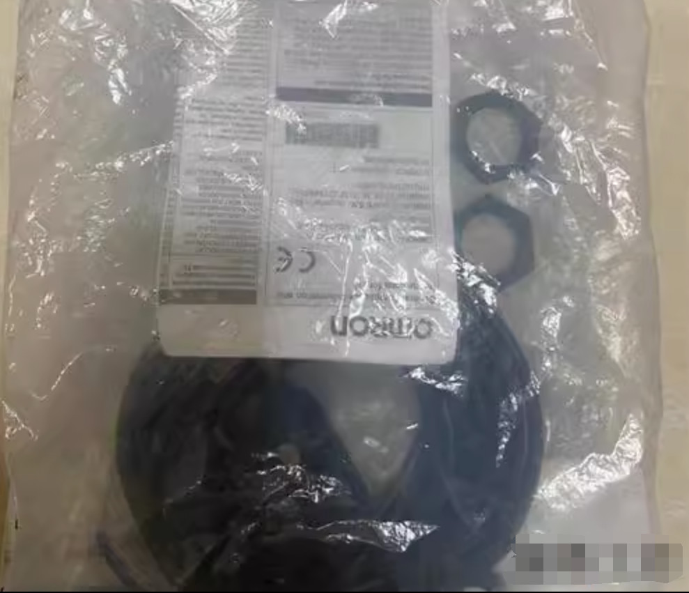 1PC New Omron Photoelectric sensor E3FA-TP12 2M #LL