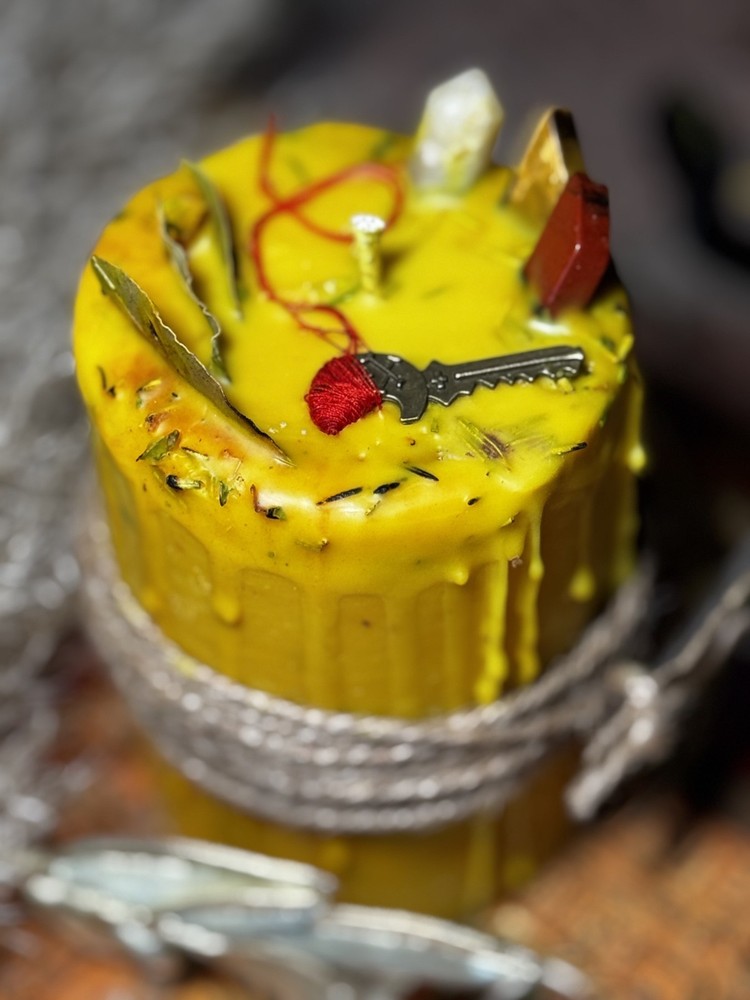 Ritual Rune Candle — Total Victory