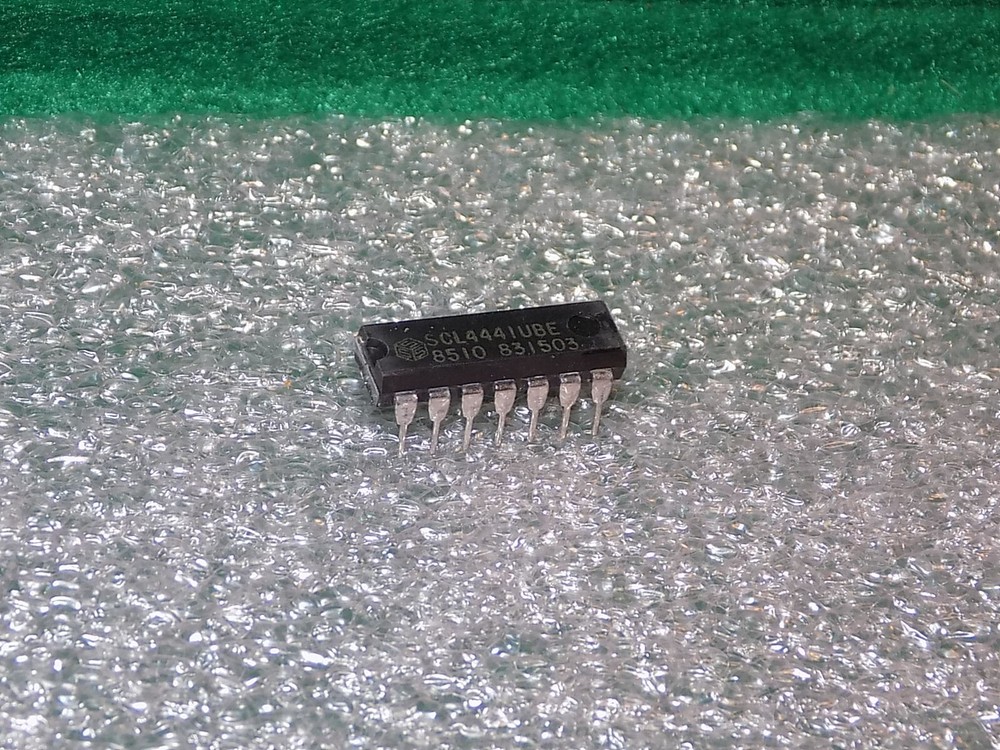 (1) SCL4441UBE CMOS QAUD BUFFER NOS