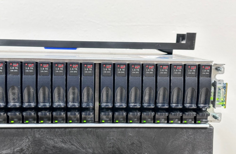 Quantum QXS 24-bay SAS disk array w/ Dual 3-07366-01 Modules