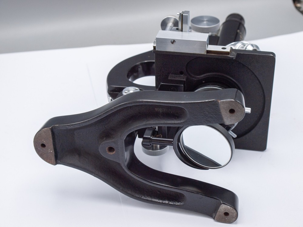 1945 - Ernst Leitz Wetzlar Compound Microscope w/ Case, 4 Objectives, Accs