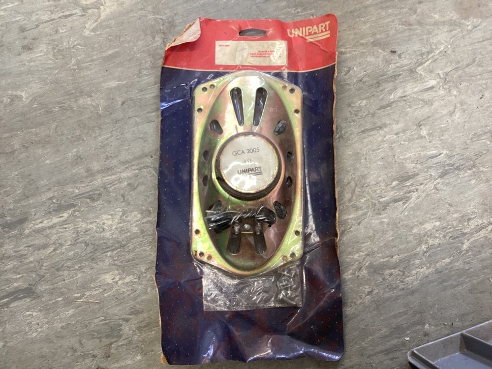 Genuine Unipart GCA 2005 Dashboard Speaker Nos
