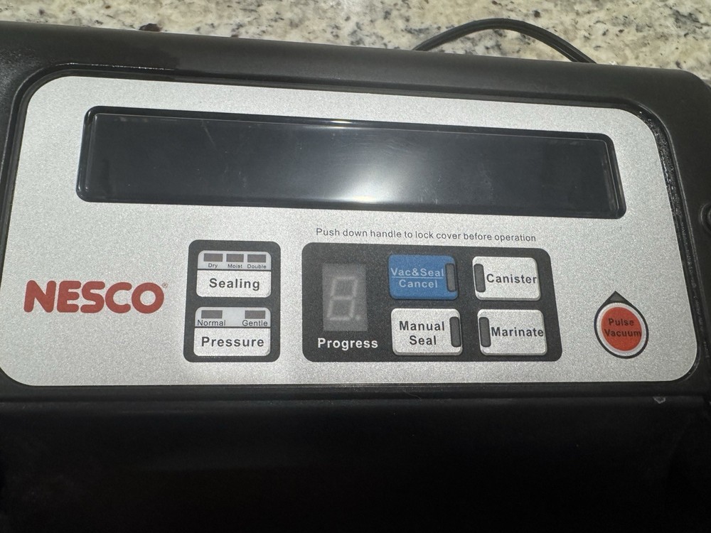 NESCO VS-12 Vacuum Sealer - Silver