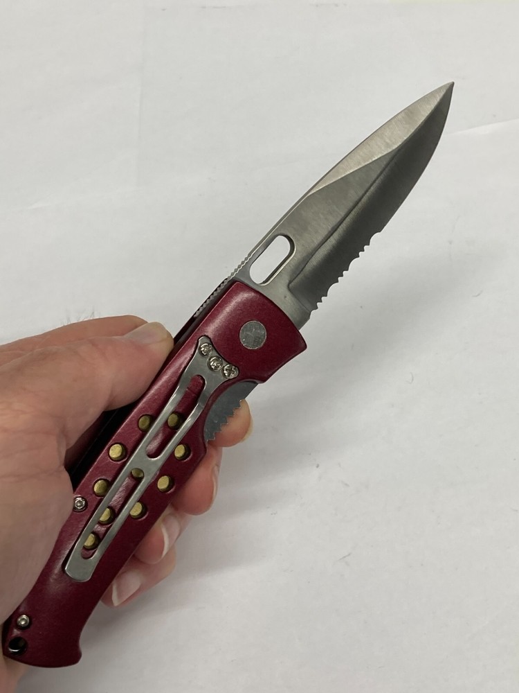 Red Folding Super Knife w/Combo Blade, Thumbhole, Linerlock C-829RD