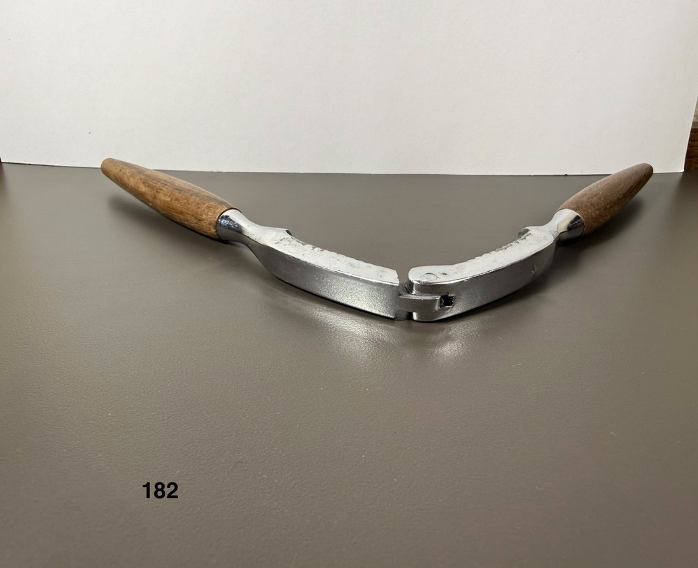 Nutcracker With Wood Handle 6.75”