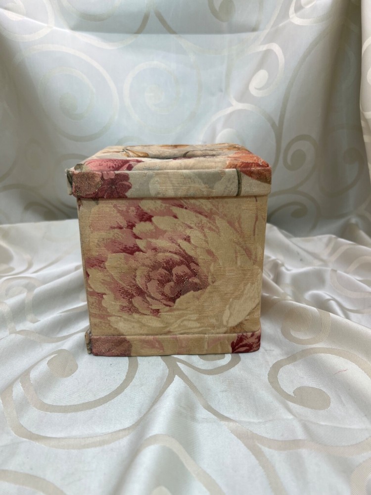 Bed Bath & Beyond Monaco floral Multicolor tissue box
