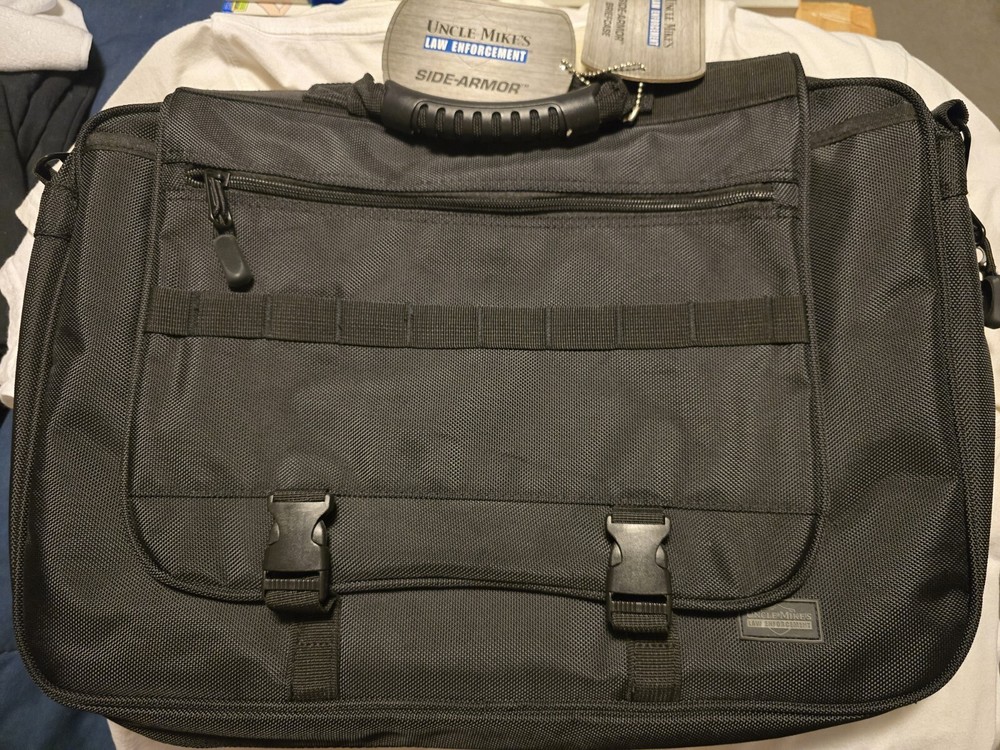 Uncle Mike's Law Enforcement Side-Armor Deluxe Range Bag Water Resistant